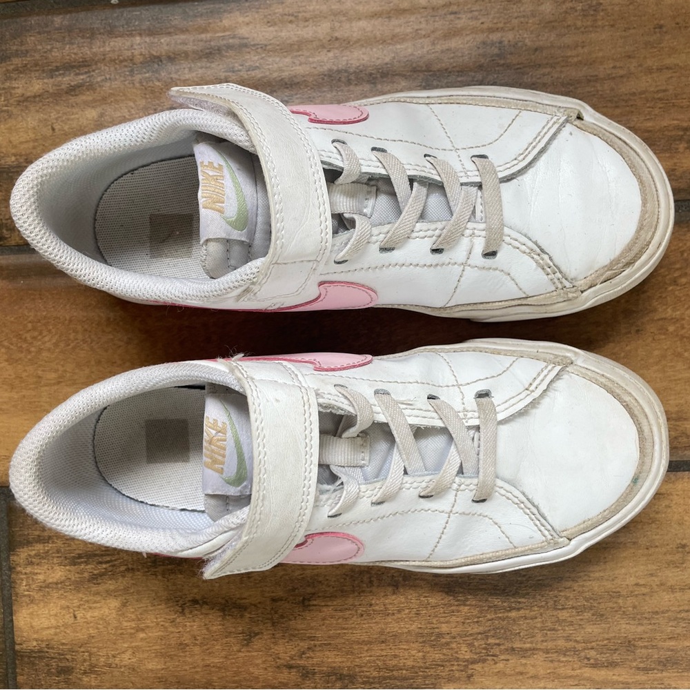 Nike Kids Sneakers in White with Pink Accents